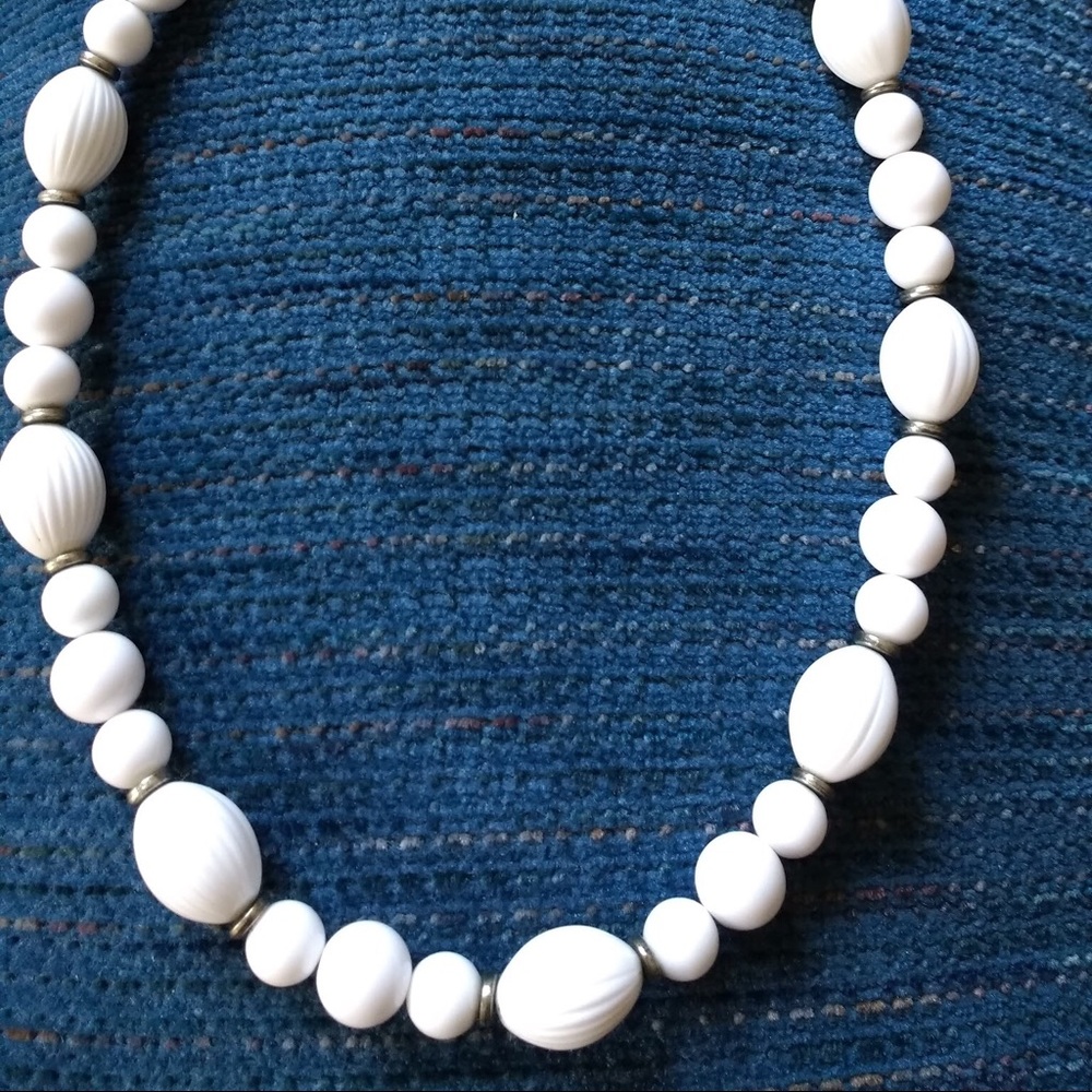 Vintage white beaded necklace w silvertone spacers